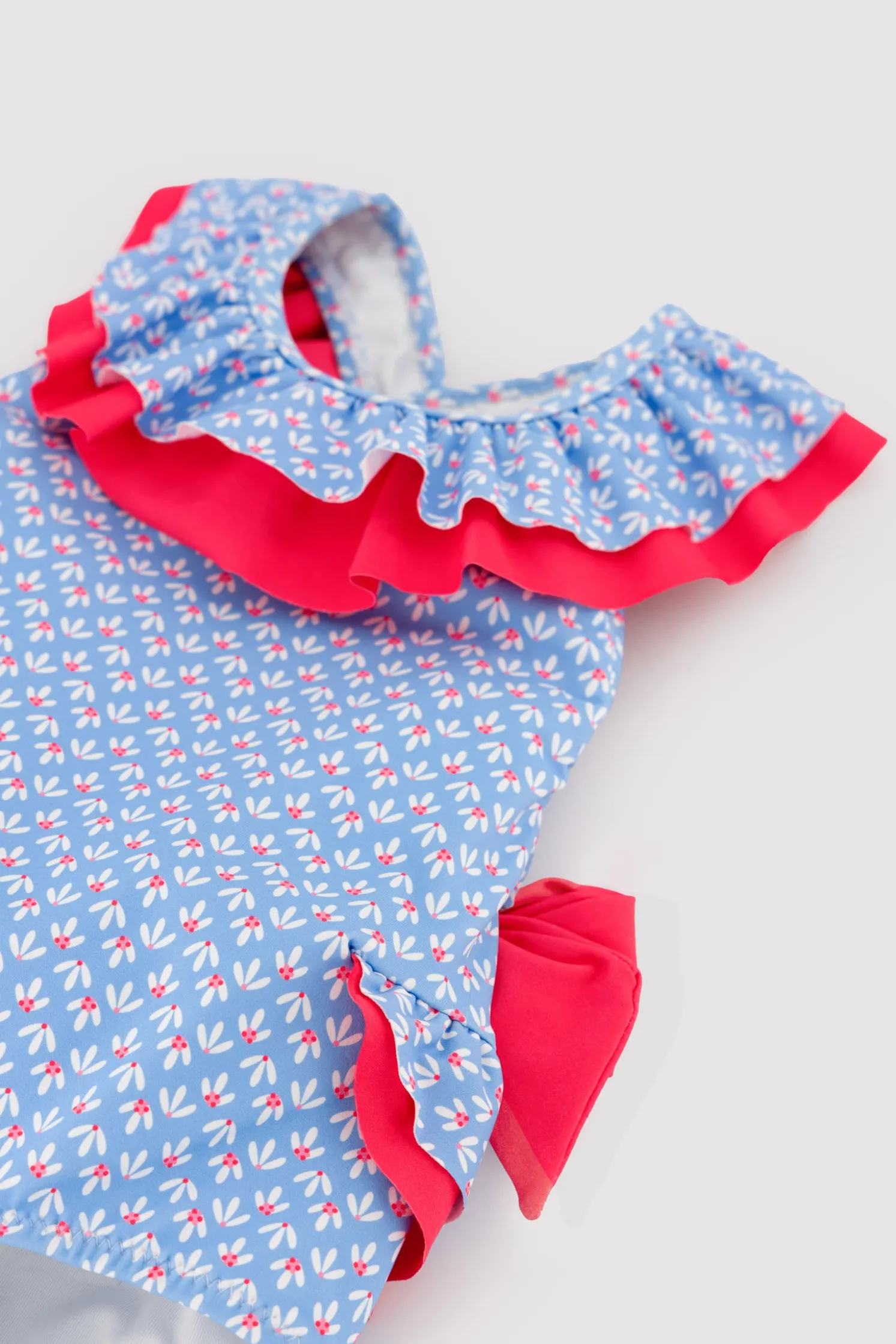 Bañador bebé niña detalles volantes y lazos estampado flores