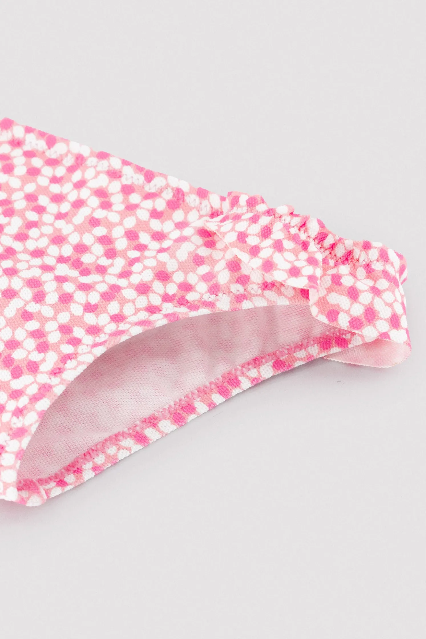 Bañador culetín bebé texturizado detalles volantes estampado rosa