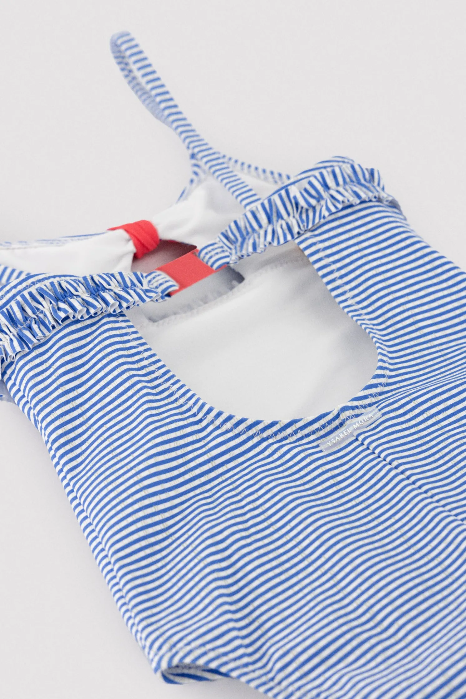 Bañador niña detalle lazo y volantes estampado rayas