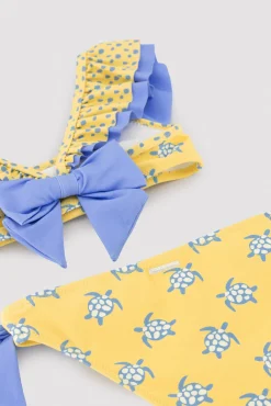 Bikini niña detalle volante y lazos estampado tortugas amarillo
