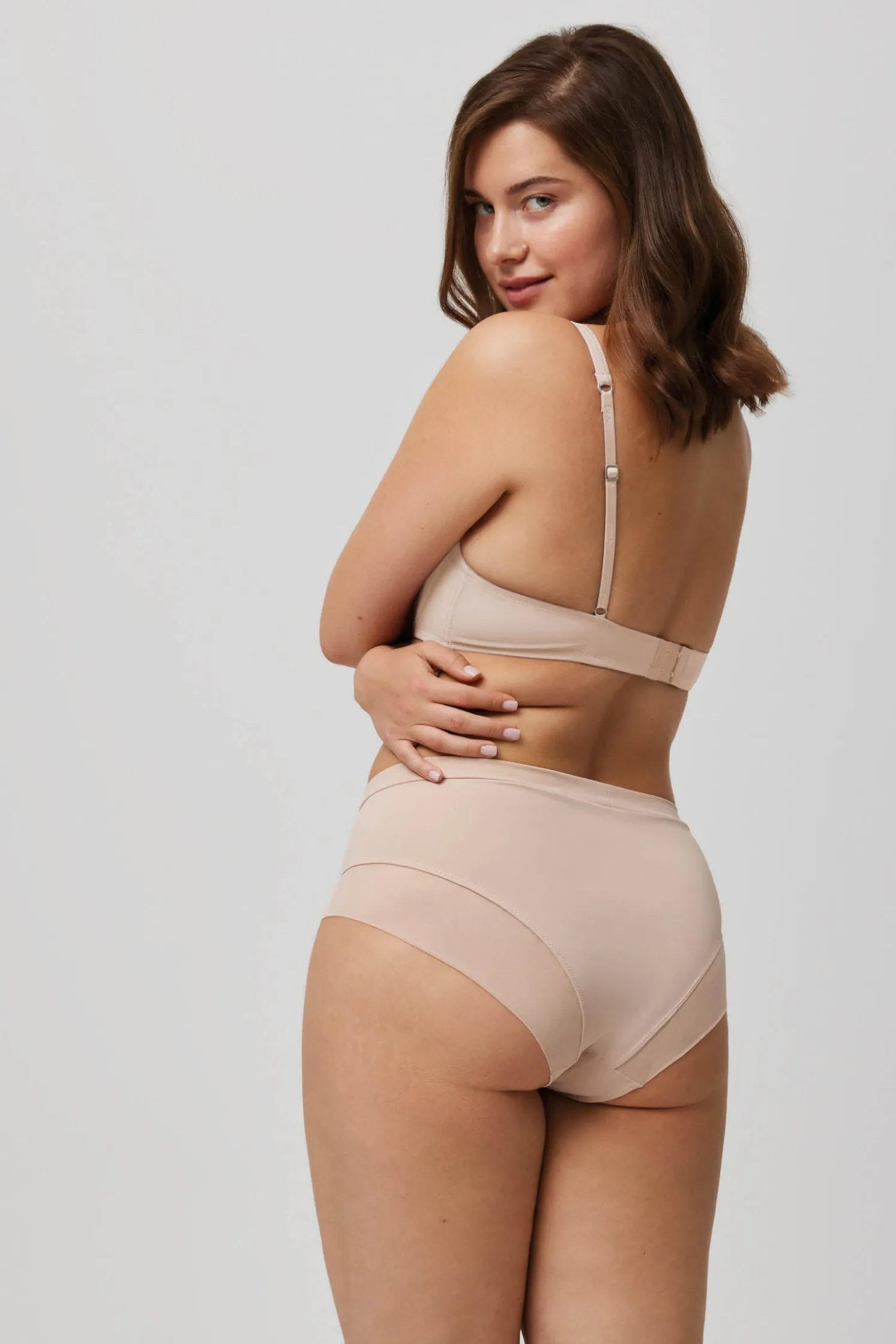 Braga alta con tul nude