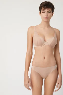 Braga brasileña invisible con encaje nude