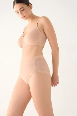 Braga nomarks alta de control nude | Paula Echevarría