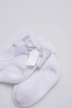 Calcetines canalé con lazo recién nacido blanco
