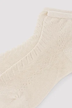 Calcetines infantiles calados beige