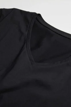 Camiseta interior manga corta cuello pico negro