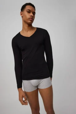 Camiseta interior manga larga cuello pico negro
