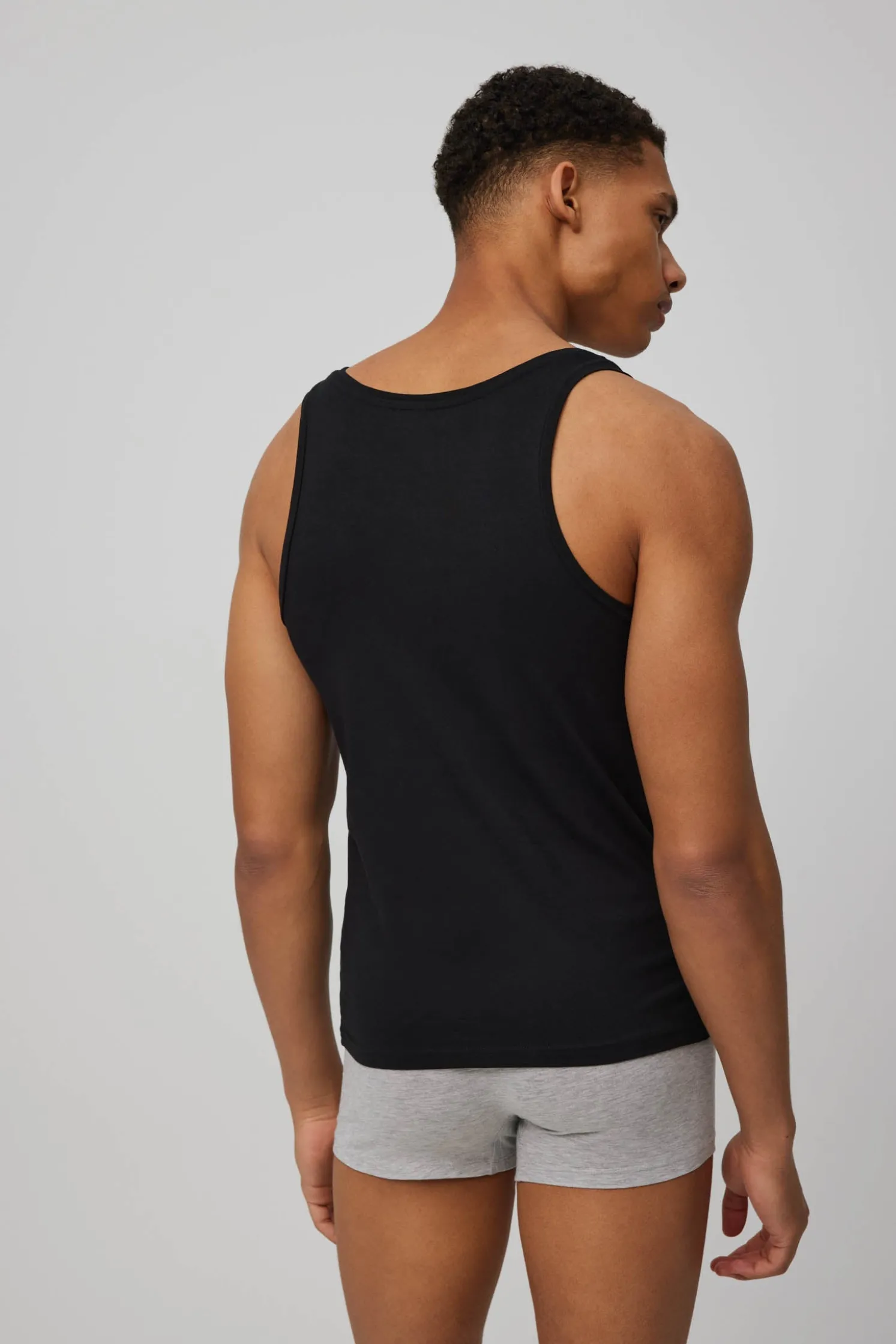 Camiseta interior tirantes negro