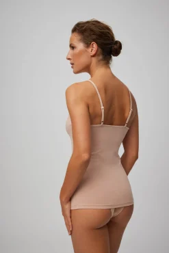 Camiseta lencera tirante fino algodón nude