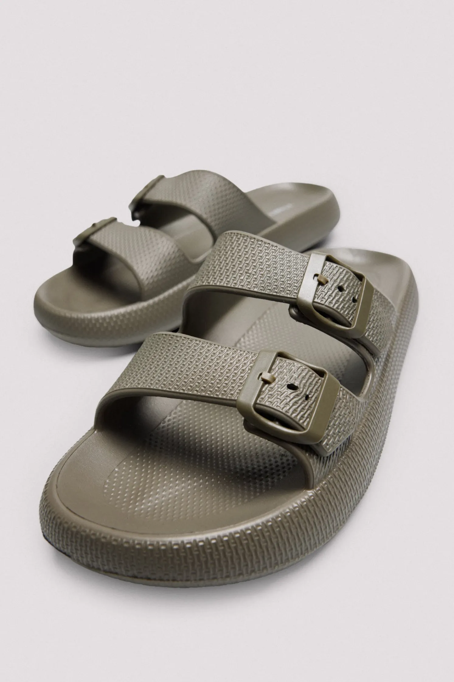 Chanclas hebillas verde caqui