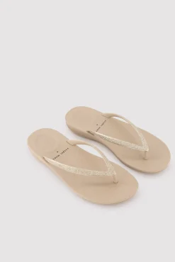 Chanclas tira brillante beige