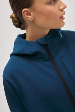 Chaqueta deportiva con capucha azul