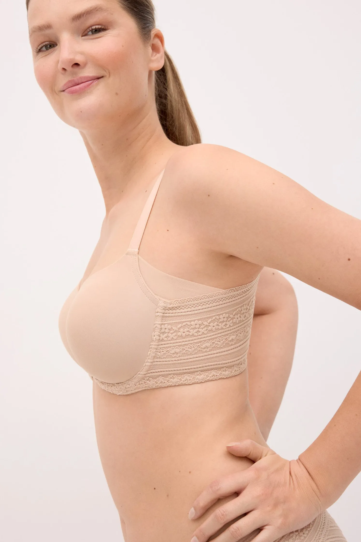 Conjunto interior lencero sujetador capacidad con aro con relleno y braga midi nude