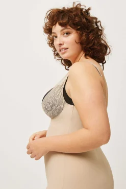 Dress-up reductor nude