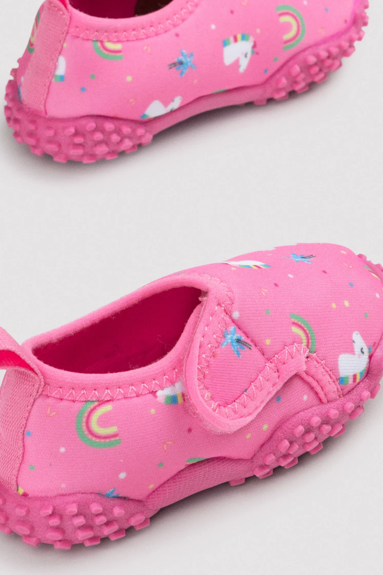 Escarpines infantiles estampado unicornios rosa