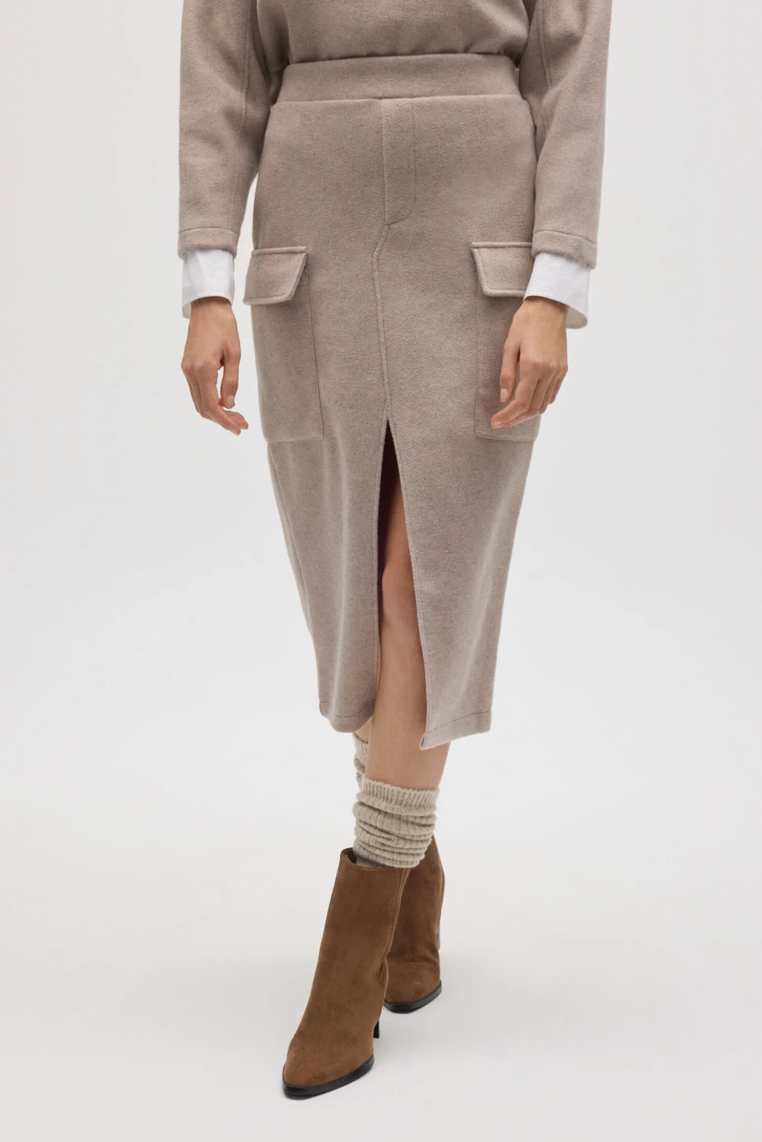 Falda midi cálida estilo cargo marrón