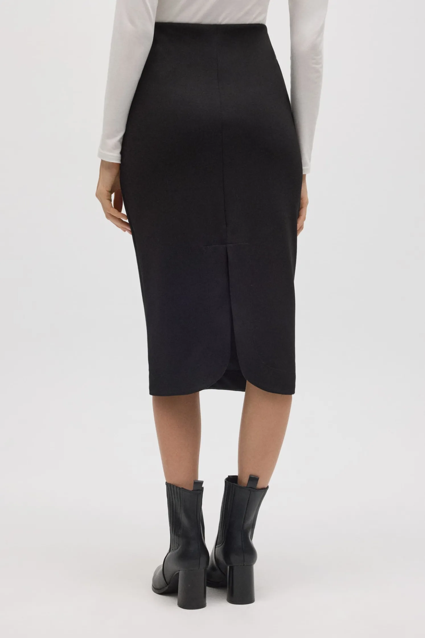 Falda midi fluida negro