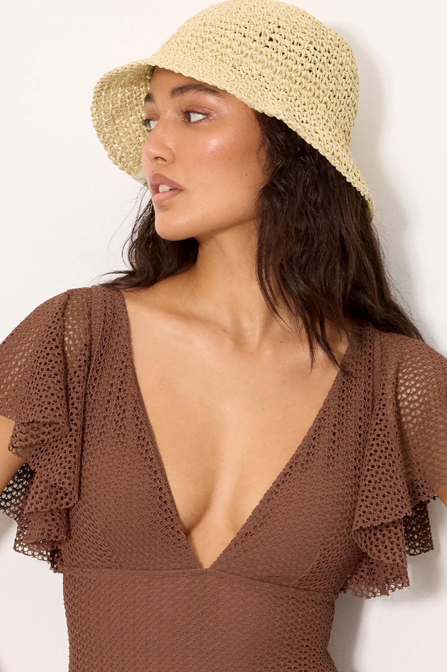 Gorro de rafia con borde moldeable