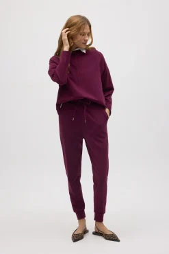 Pantalón jogger con textura burdeos