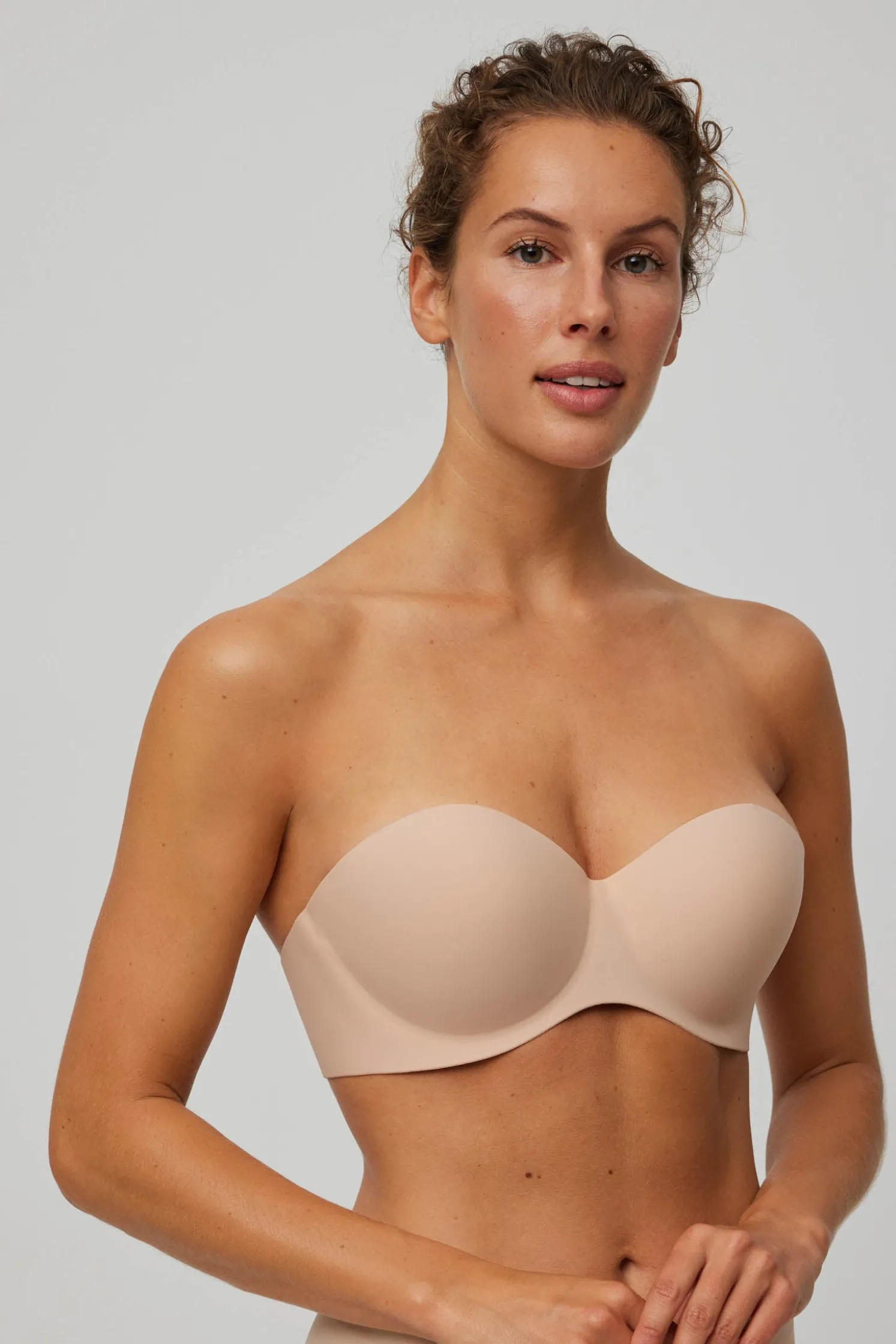 Sujetador adhesivo con push-up ligero nude