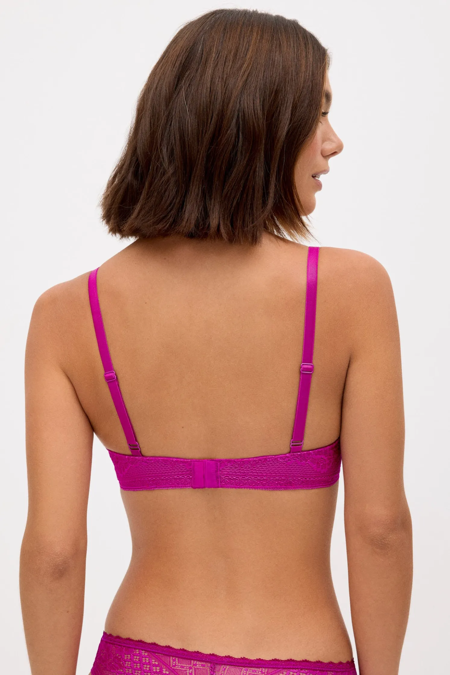 Sujetador con aro con relleno contorno con encaje fucsia