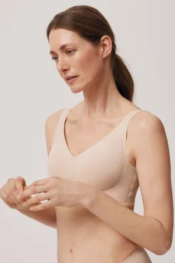 Sujetador sin aro con tirantes anchos y push-up ligero nude