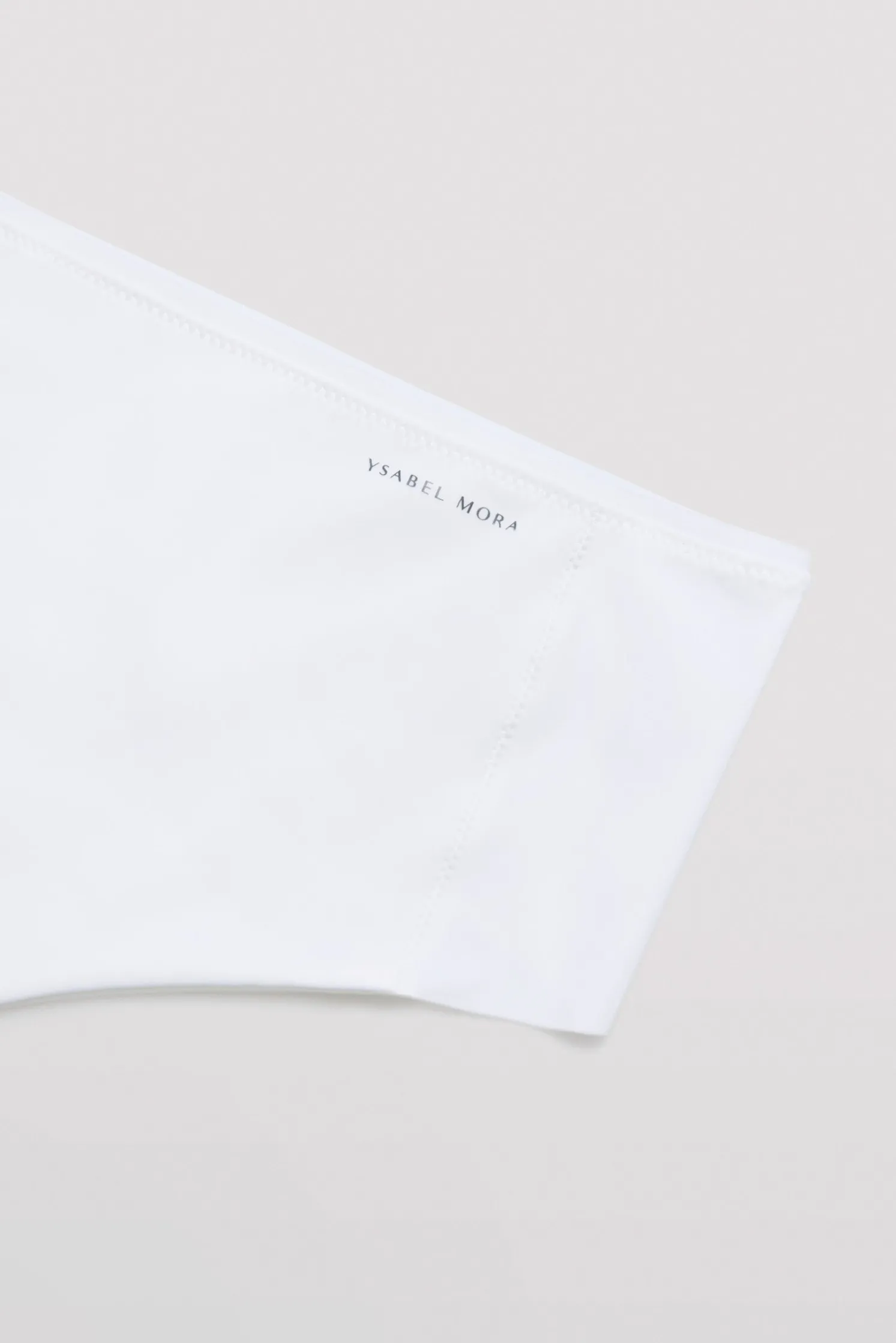 Tanga alto de control con acabados invisibles blanco