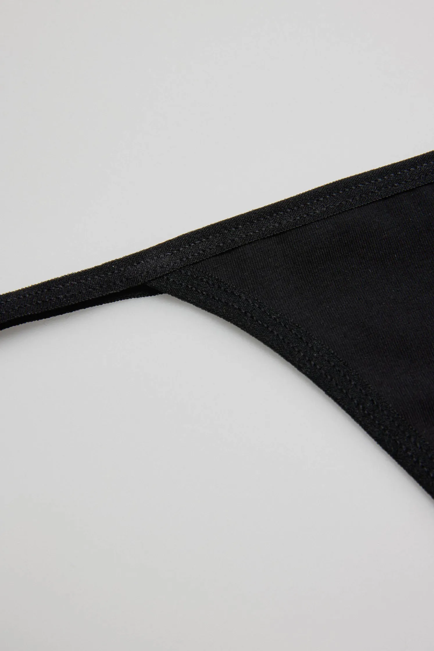 Tanga de hilo algodón negro
