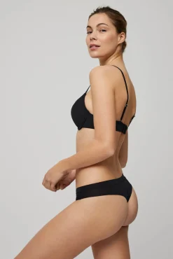 Tanga elástico Adapt con acabados invisibles negro