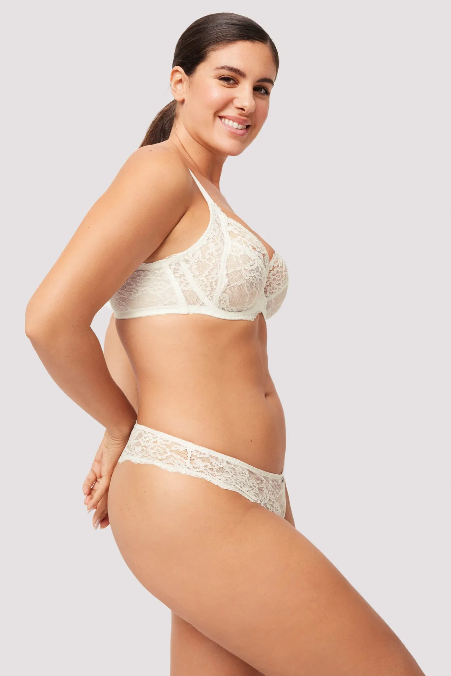 Tanga encaje marfil