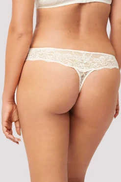 Tanga encaje marfil