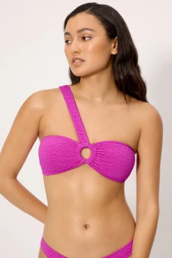 Top bikini asimétrico con textura lila copa B