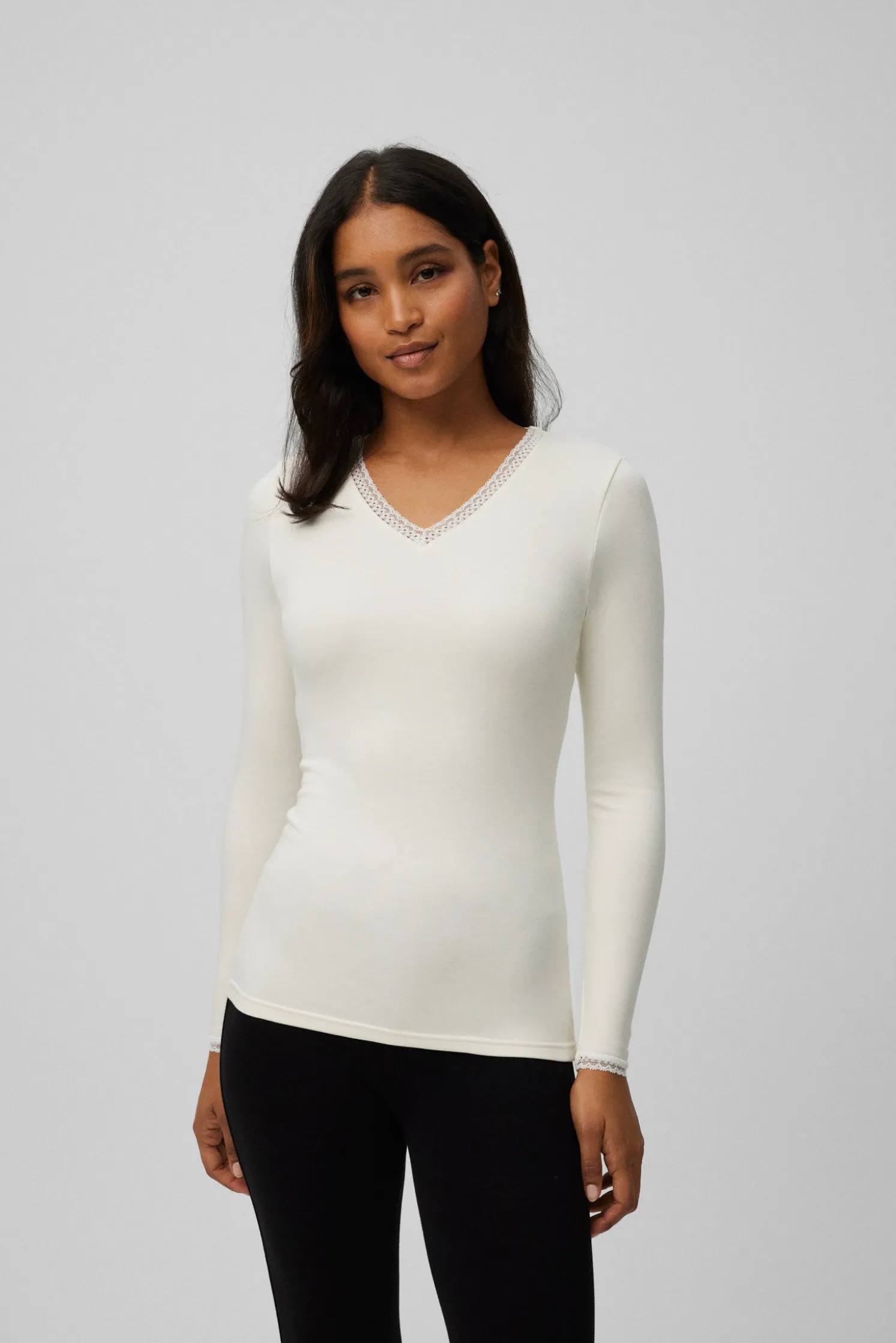 TÉRMICO Camiseta control de temperatura detalle encaje manga larga marfil