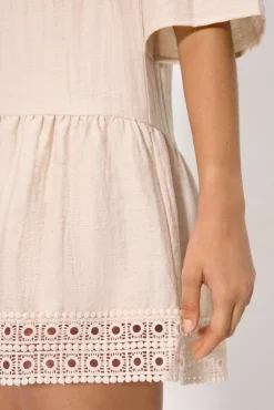 Vestido corto media manga con lino